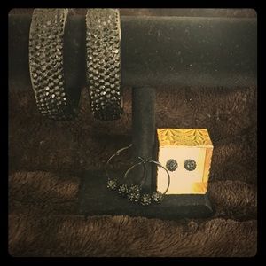 Earrings and bracelets set